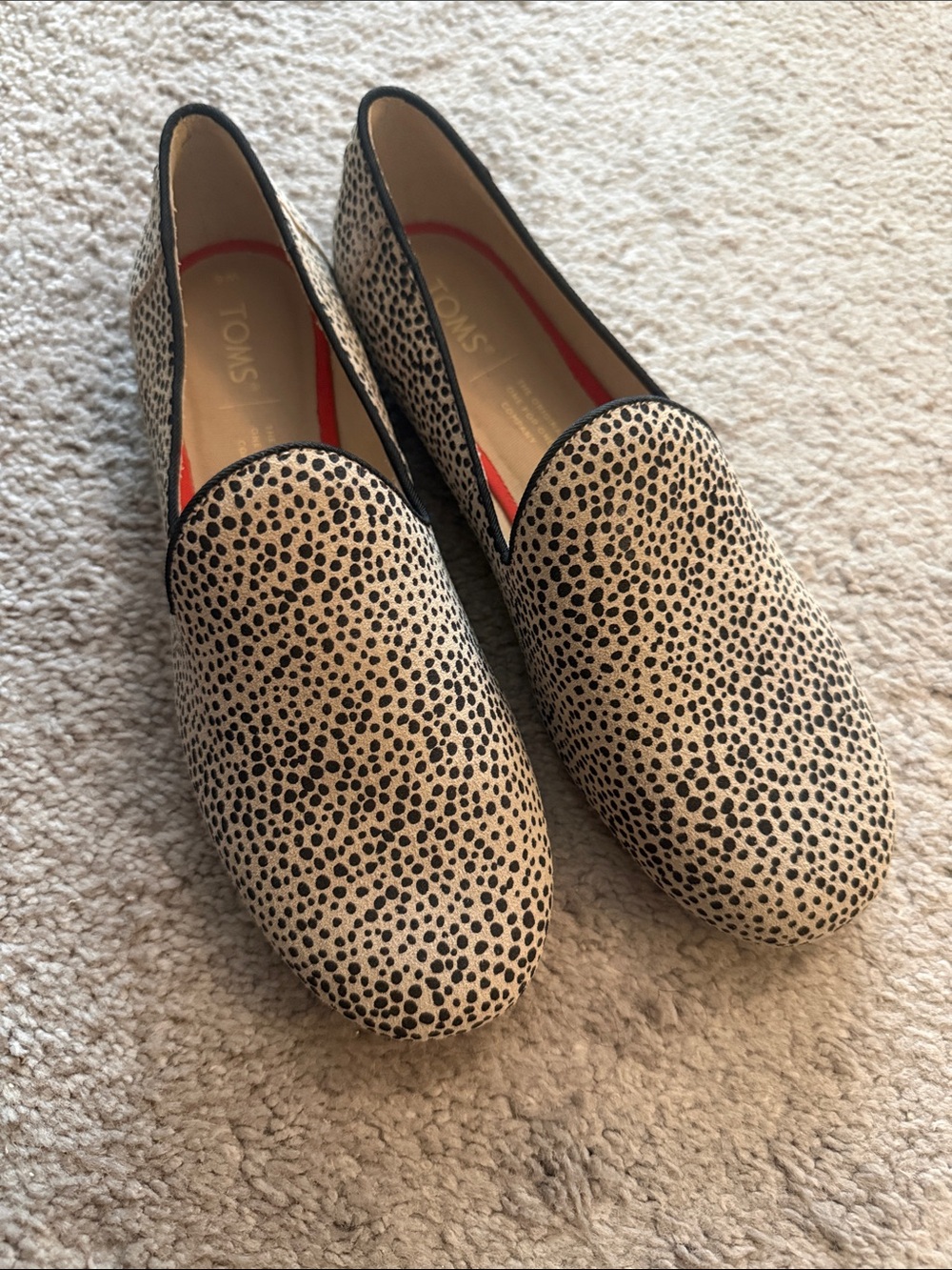 TOMS Women’s Black and Cream Speckled Print Slip-On Loafers new without box sz 6